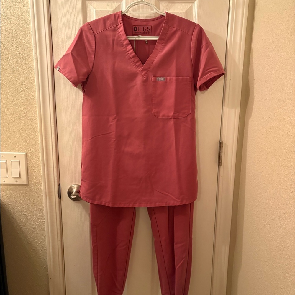 FIGS Rose Quartz Scrub Set - V-Neck Top & Jogger Pants
